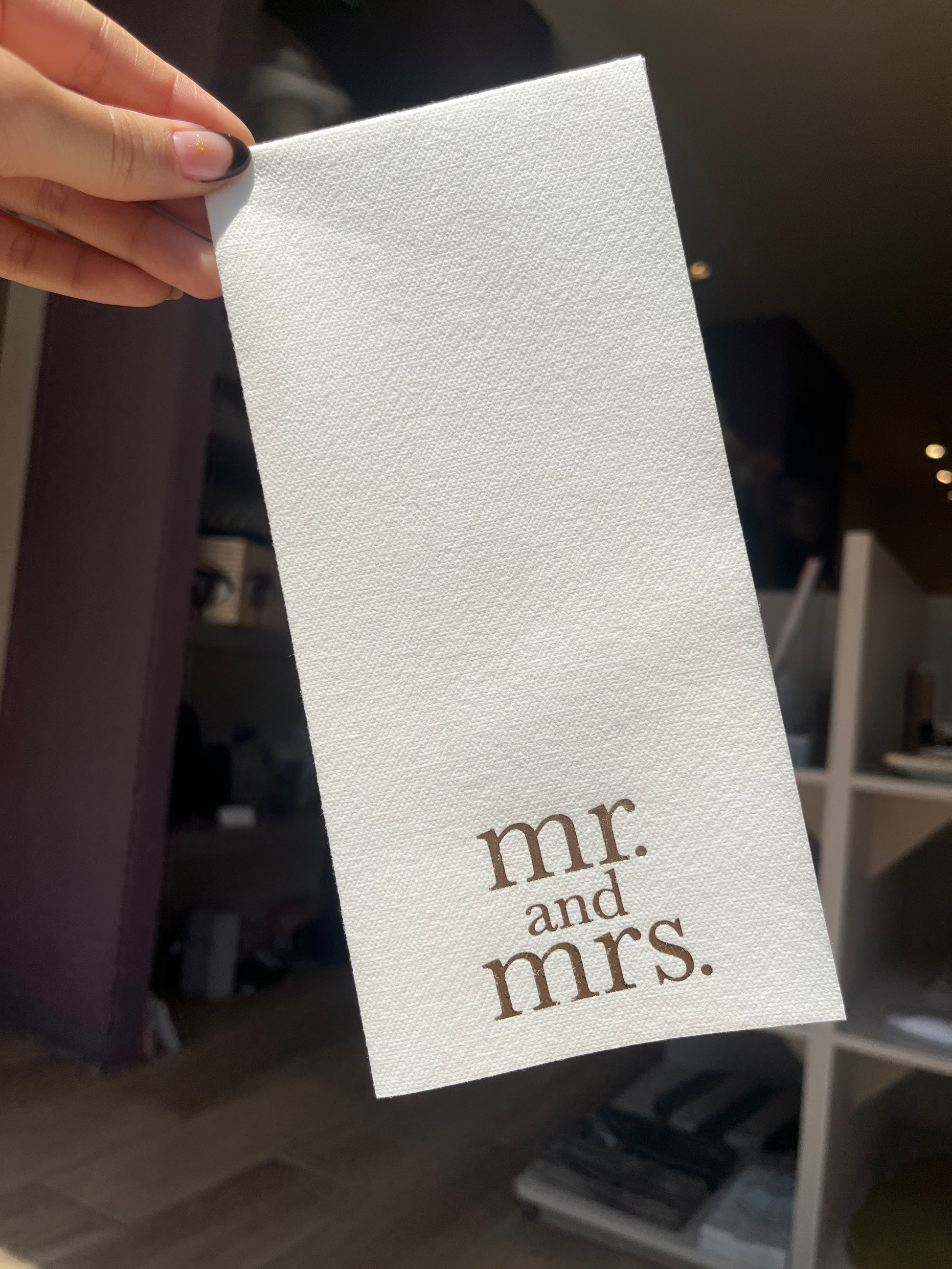 Servilletas rectangulares con foil metálico, 20 piezas por paquete.