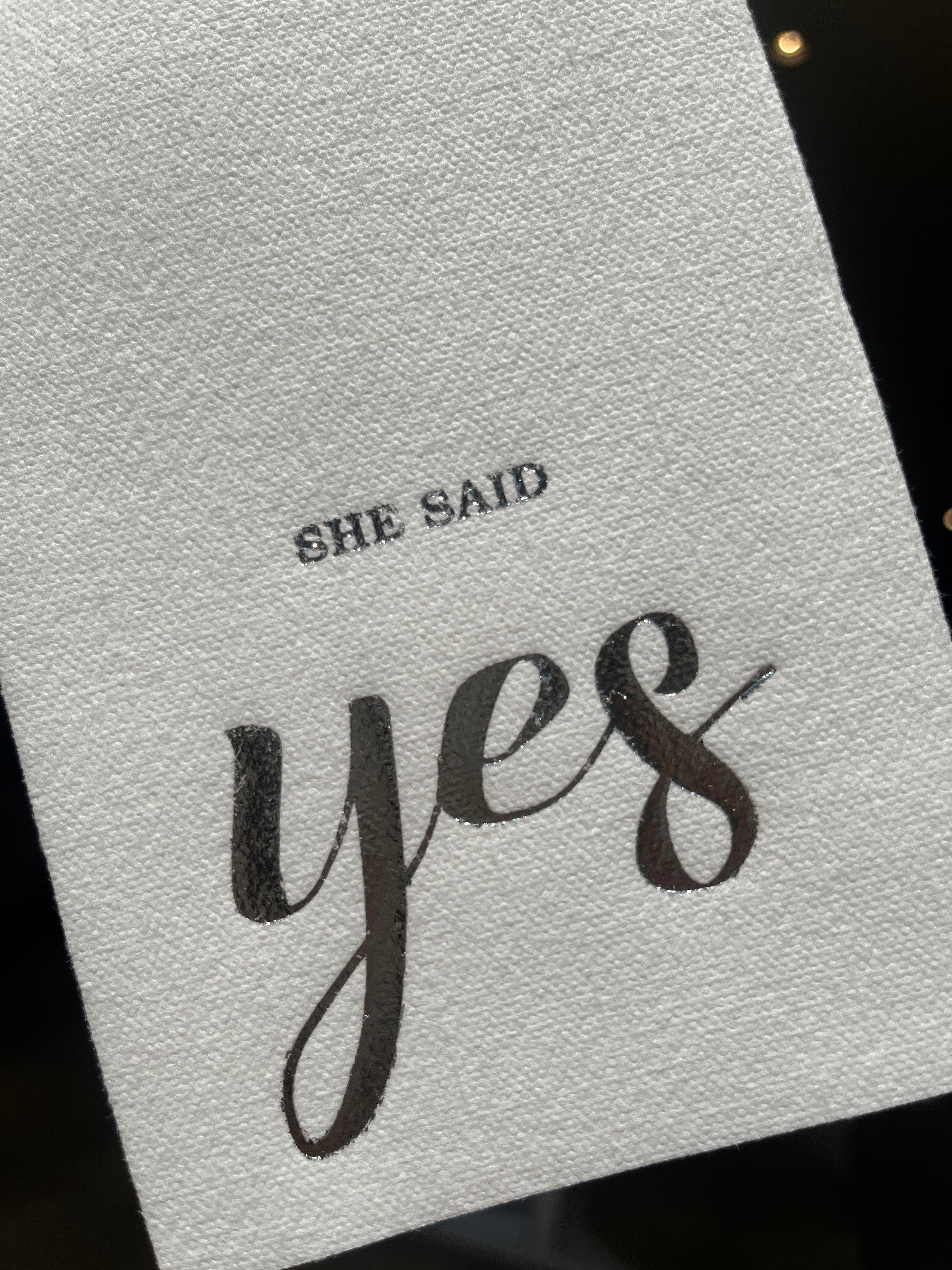 Servilletas rectangulares con foil metálico, 20 piezas por paquete.