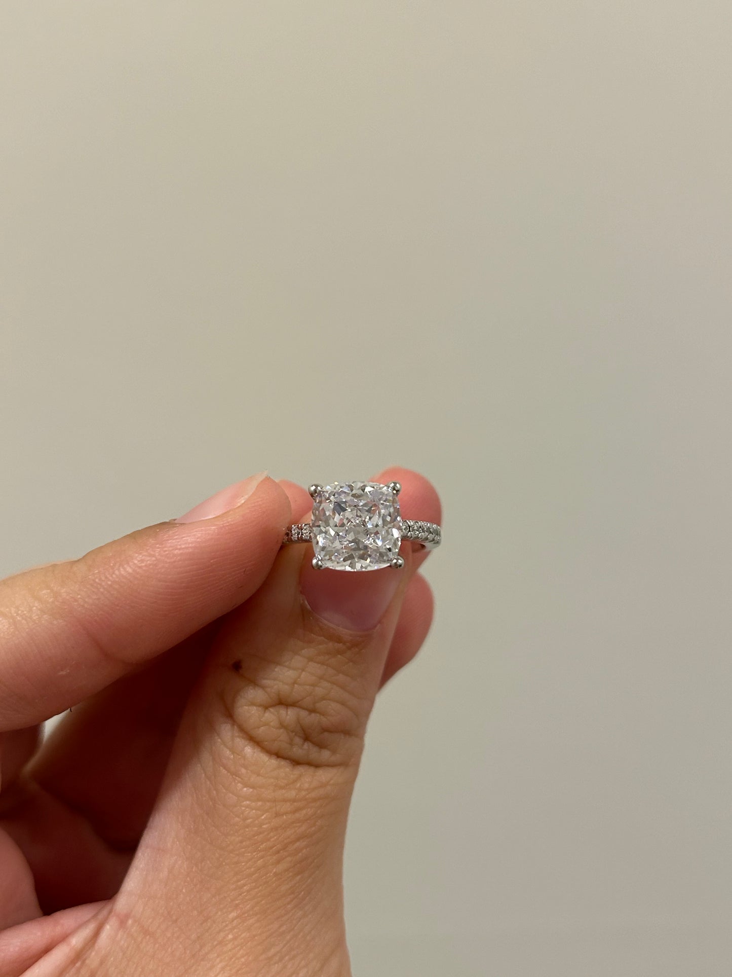 Anillo Compromiso "Corte Princesa con Brillantes"
