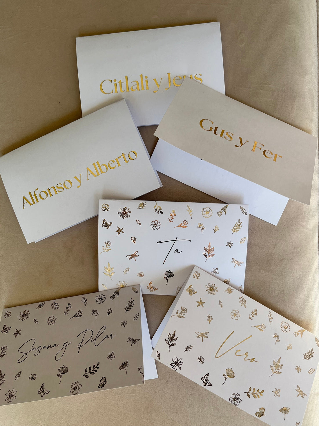 Tarjetas foil de Bride Thru para bodas, diseñadas para que los invitados dejen mensajes, consejos o palabras especiales, creando una experiencia divertida y memorable.