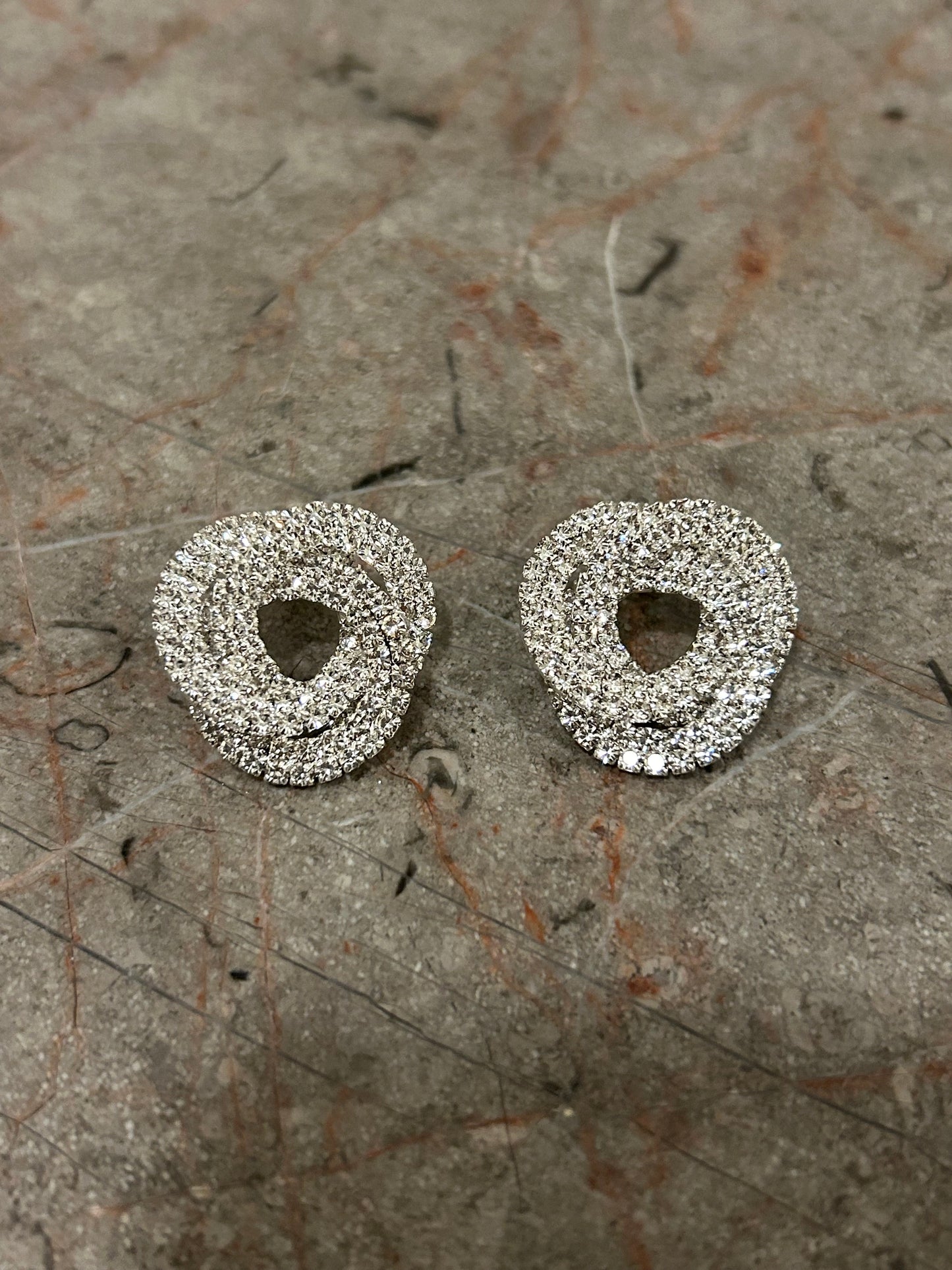 Aretes Plateados Brillantes Circulares