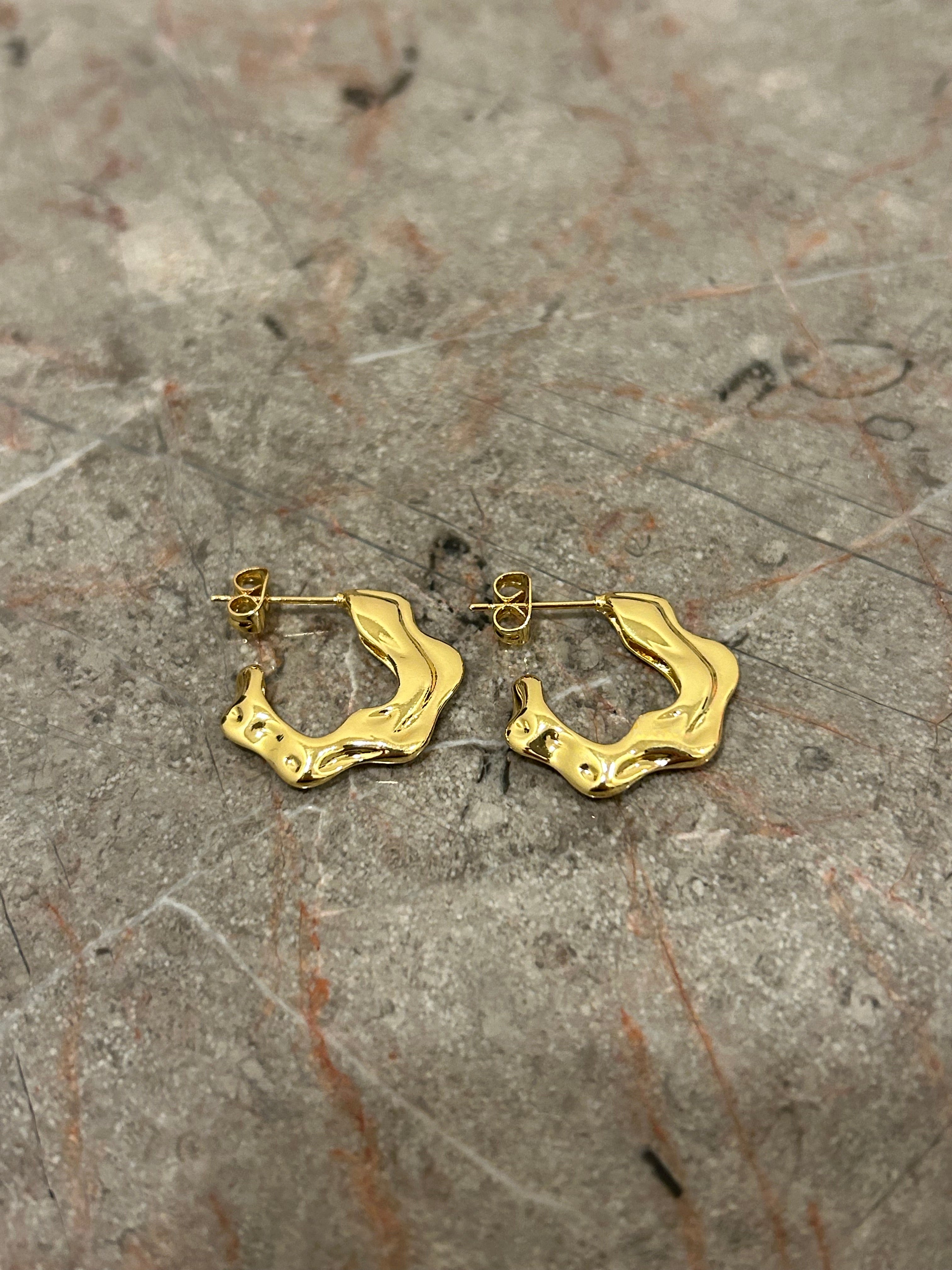 Aretes Dorados Curveados