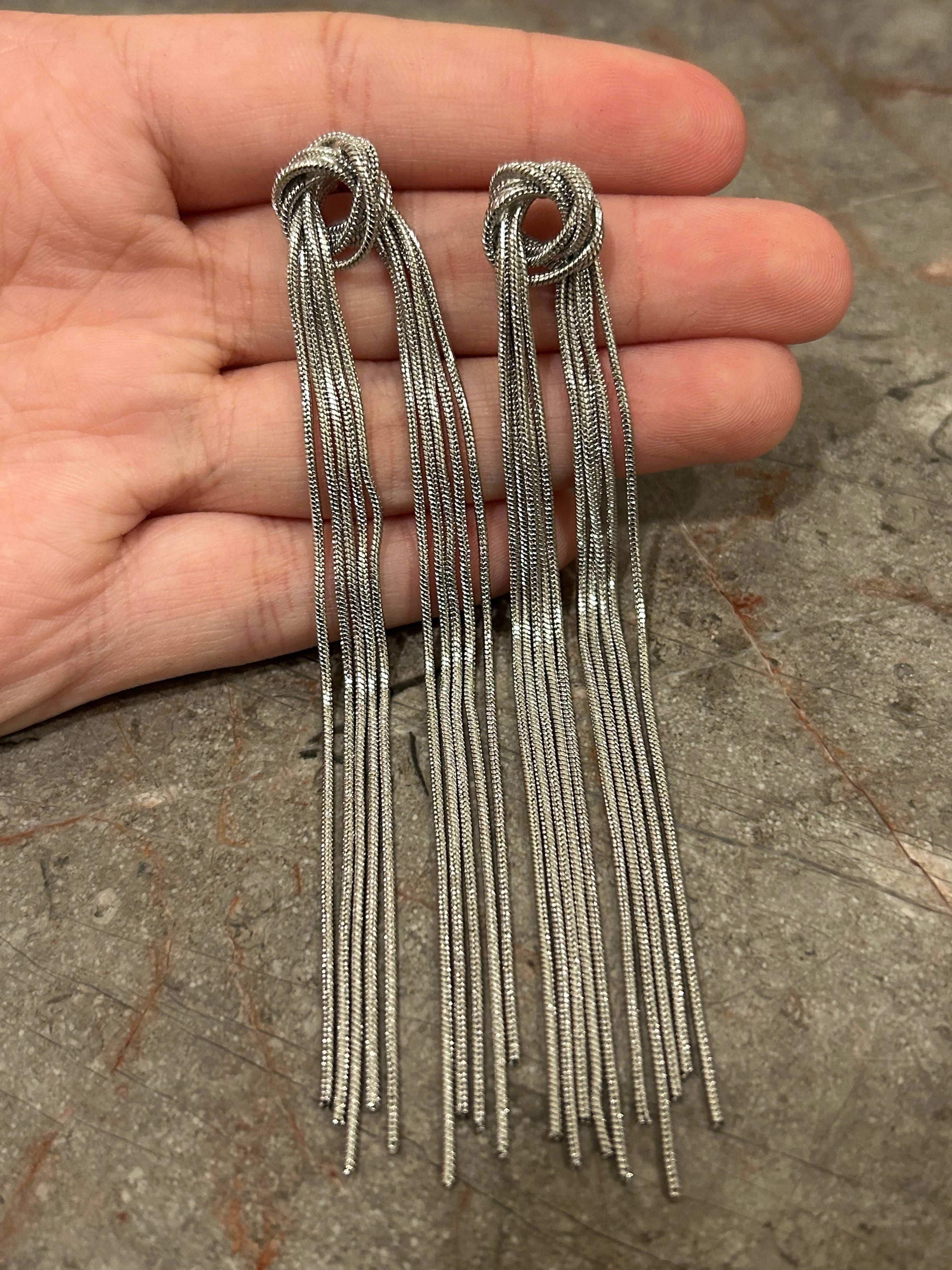Aretes Largos con Fleco Metallico