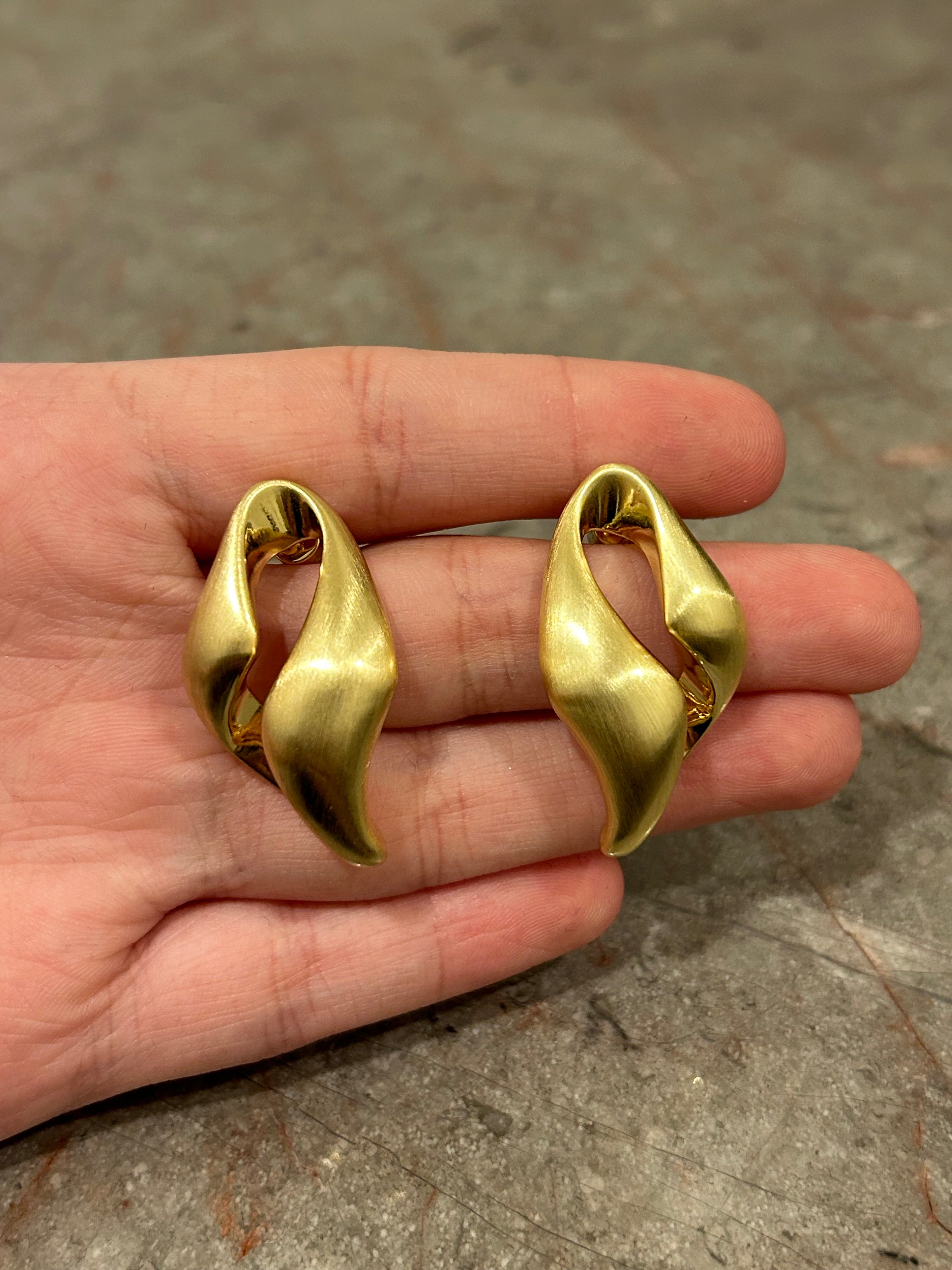 Aretes Dorados con Abertura