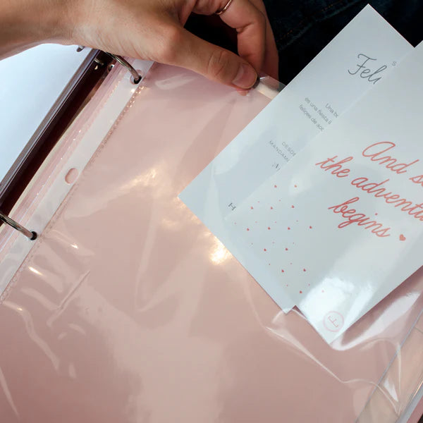 Bridal planner organizador de boda con caja rígida y secciones para planificación.