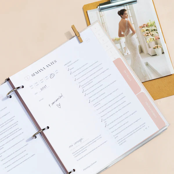 Bridal planner organizador de boda con caja rígida y secciones para planificación.