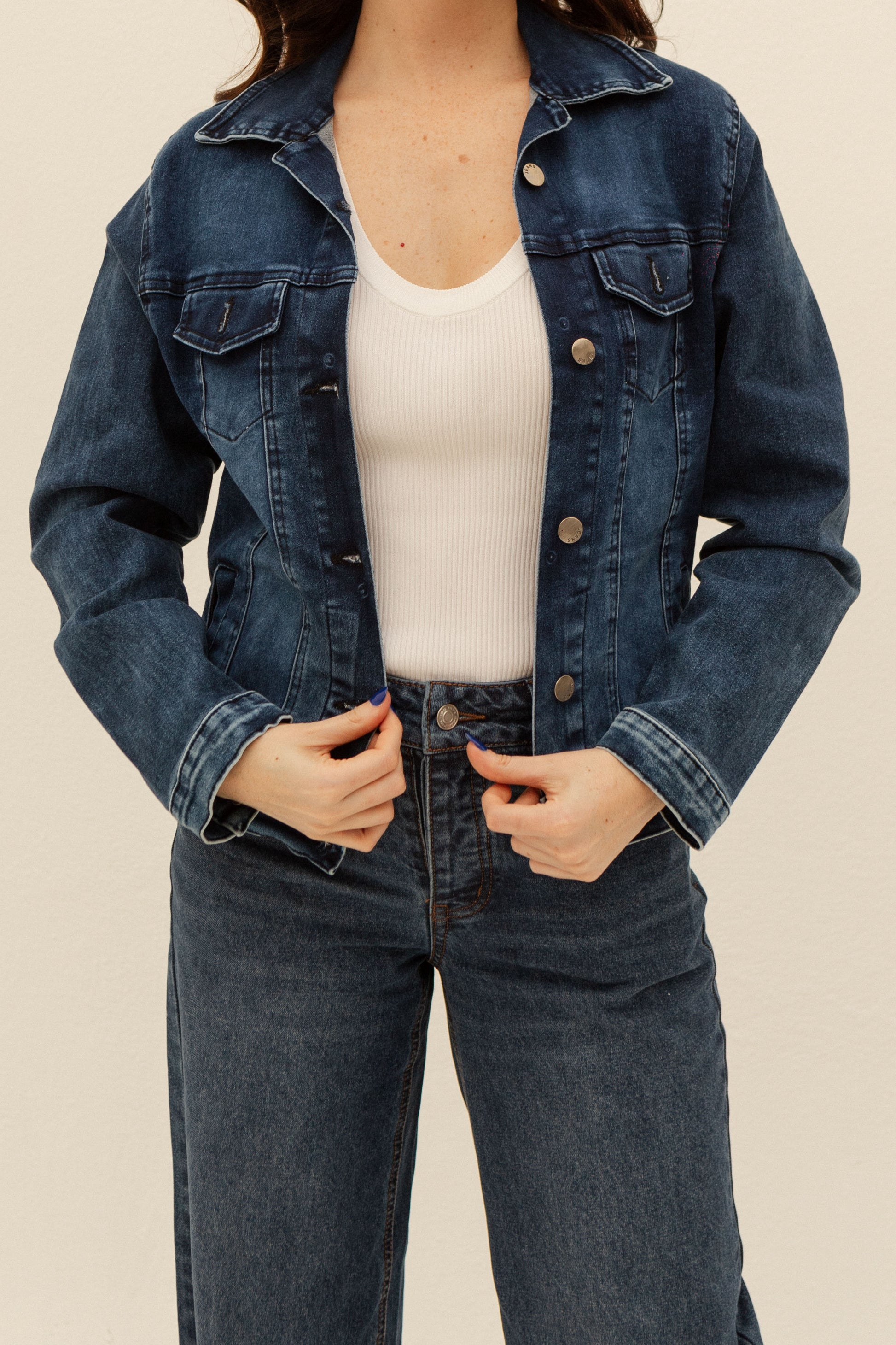 Chaqueta de mezclilla “Bride” estilo denim para despedida de soltera o boda.