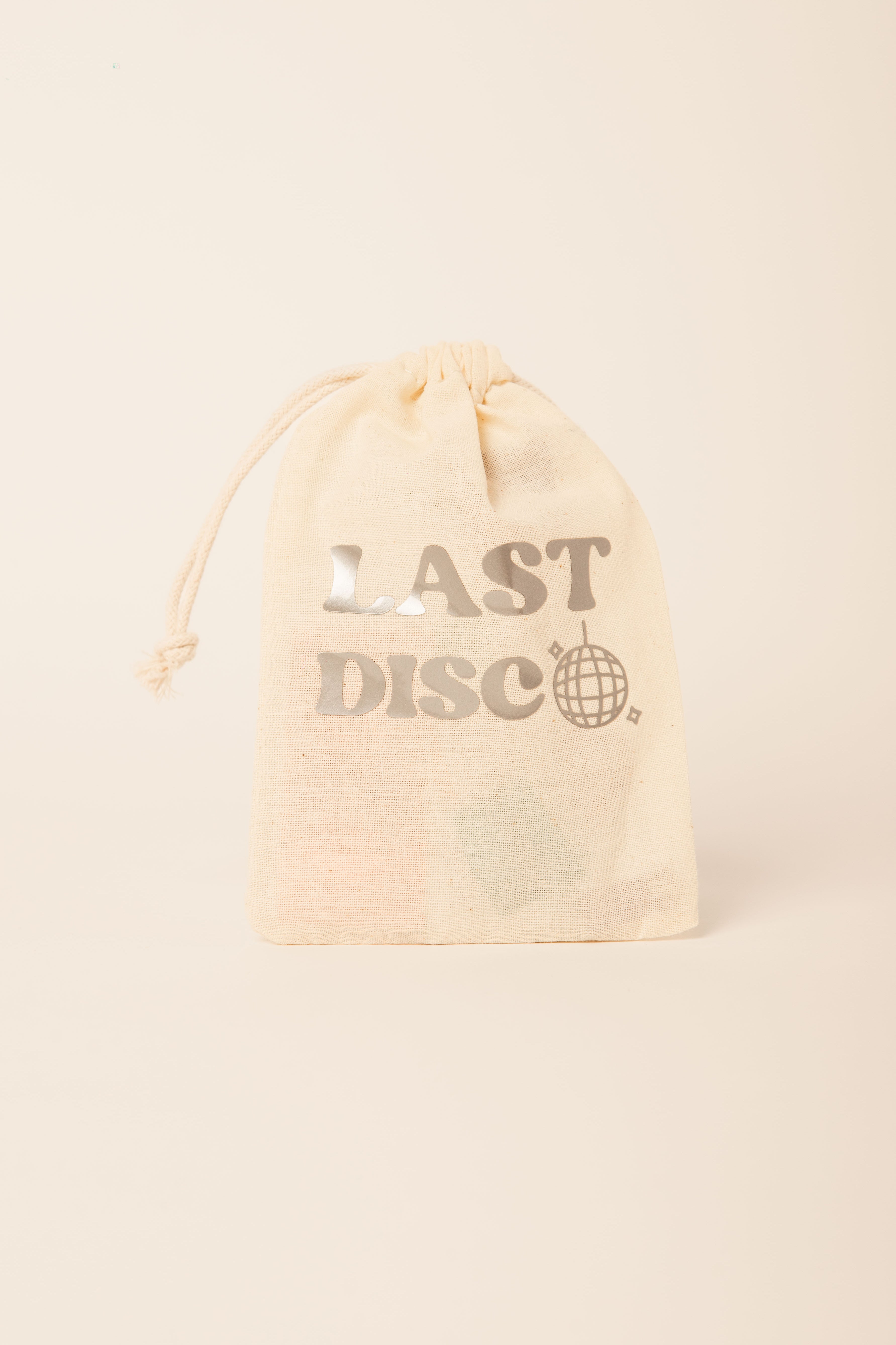 Hangover Kit personalizado Bride Thru en bolsa de tela con diseño vinil, ideal para despedida de soltera