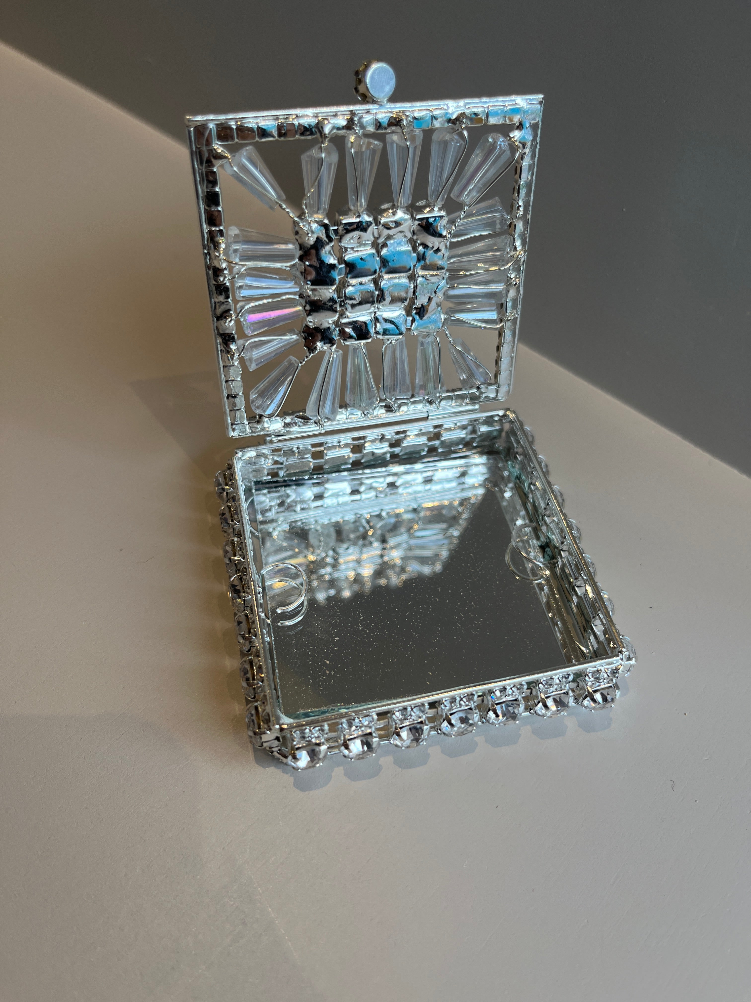 Cofre Cuadrado Cristales Redondos