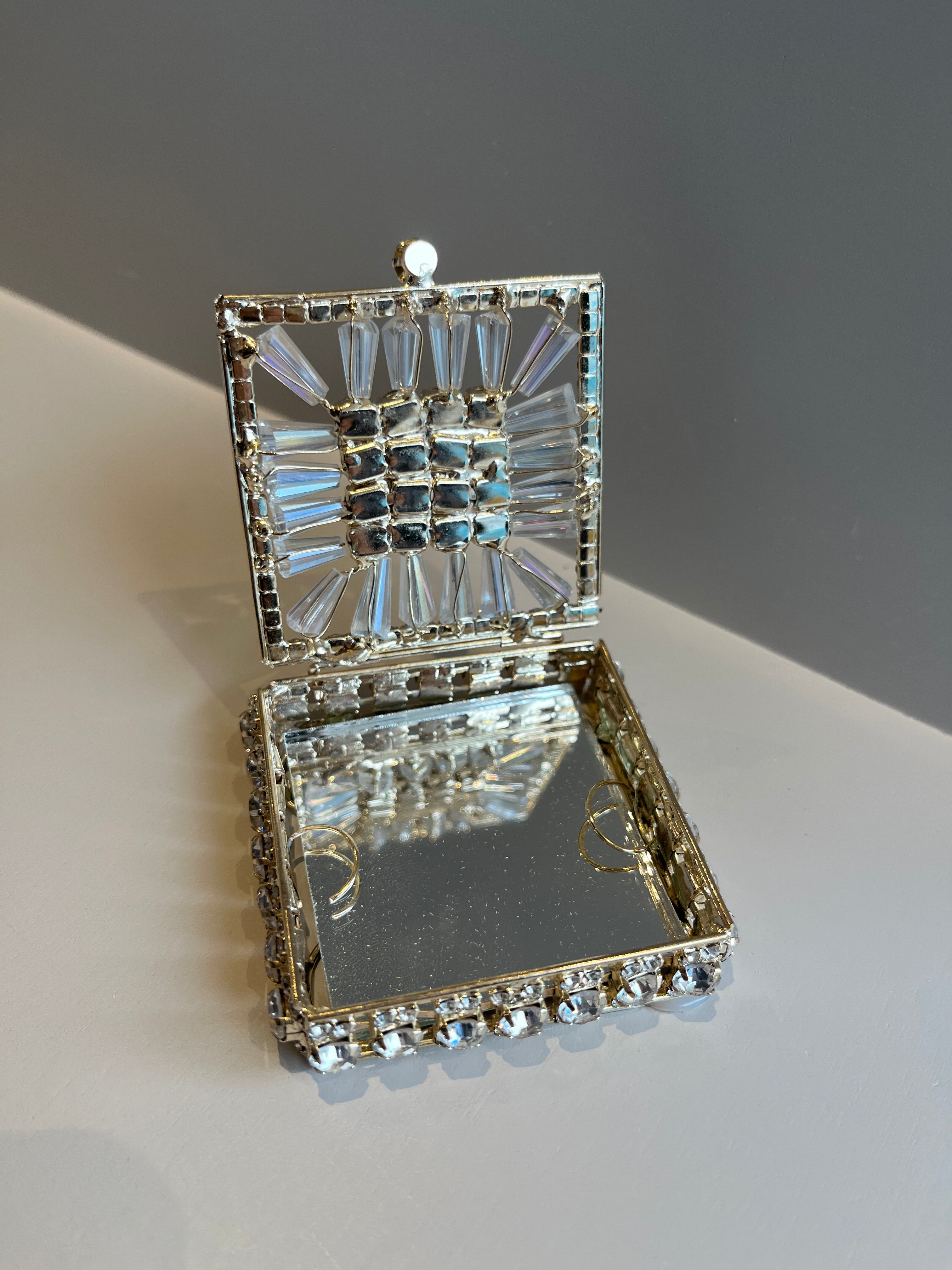 Cofre Cuadrado Cristales Redondos