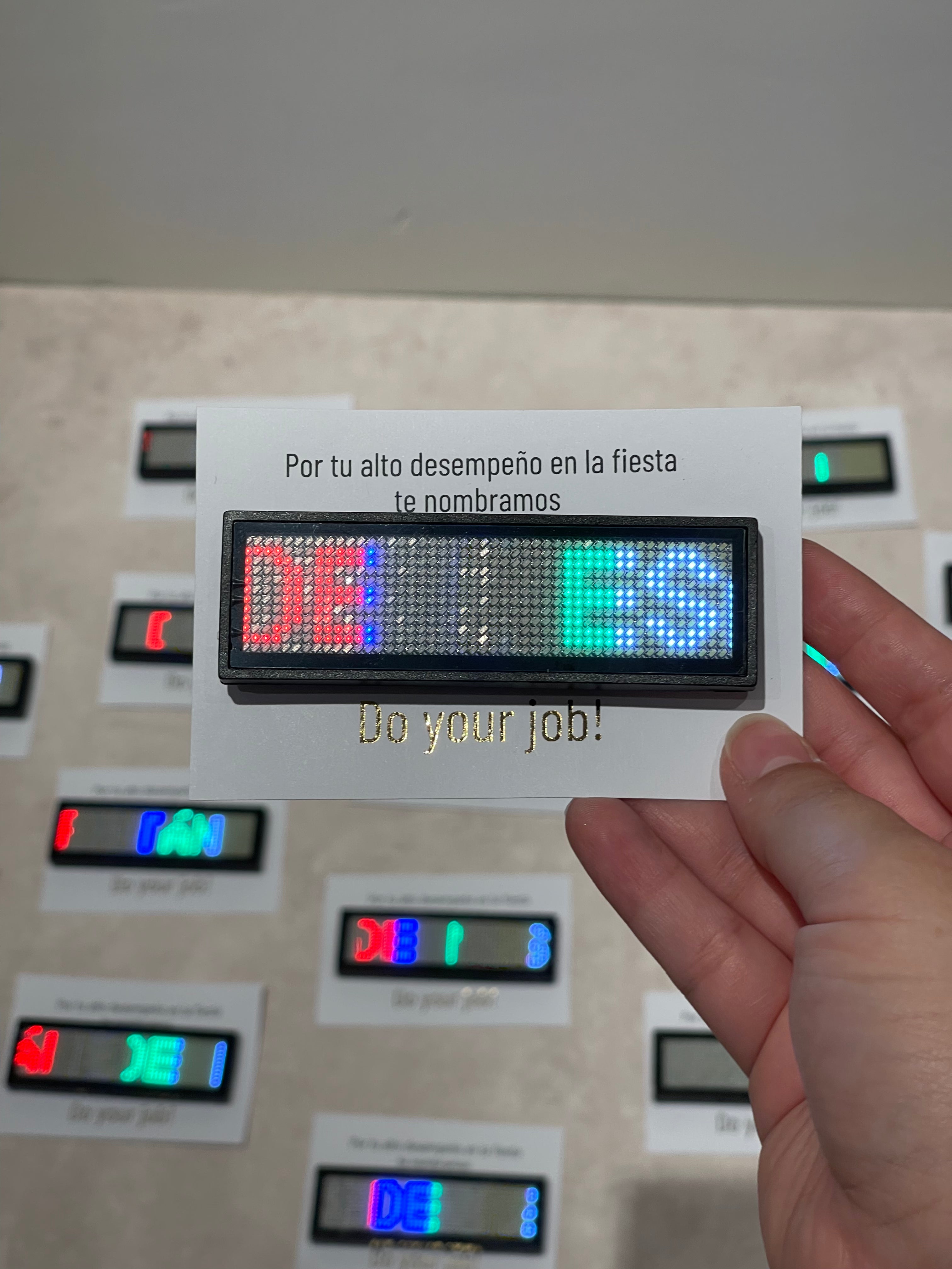 Pin Pantalla Luz Led — Capitán de Mesa