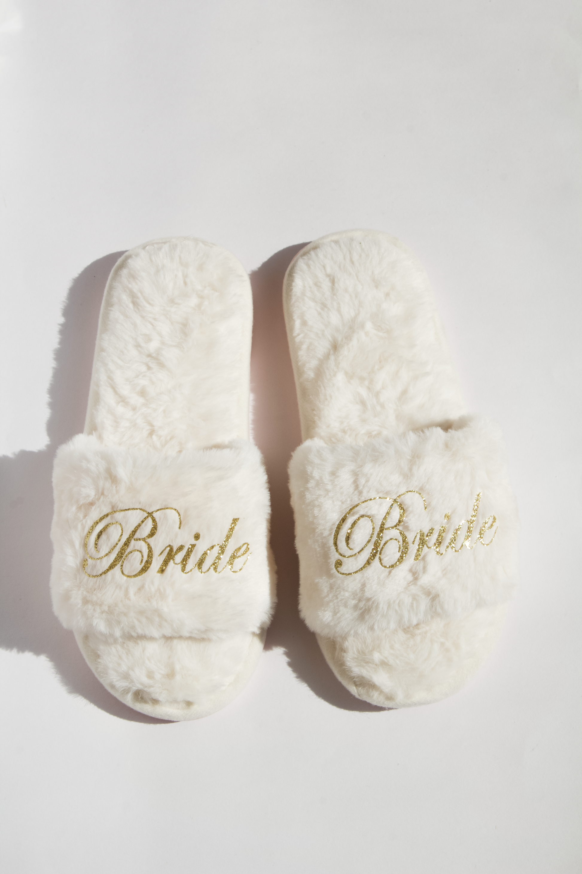 Pantuflas lisas personalizadas con vinil textil o perlas para novia.