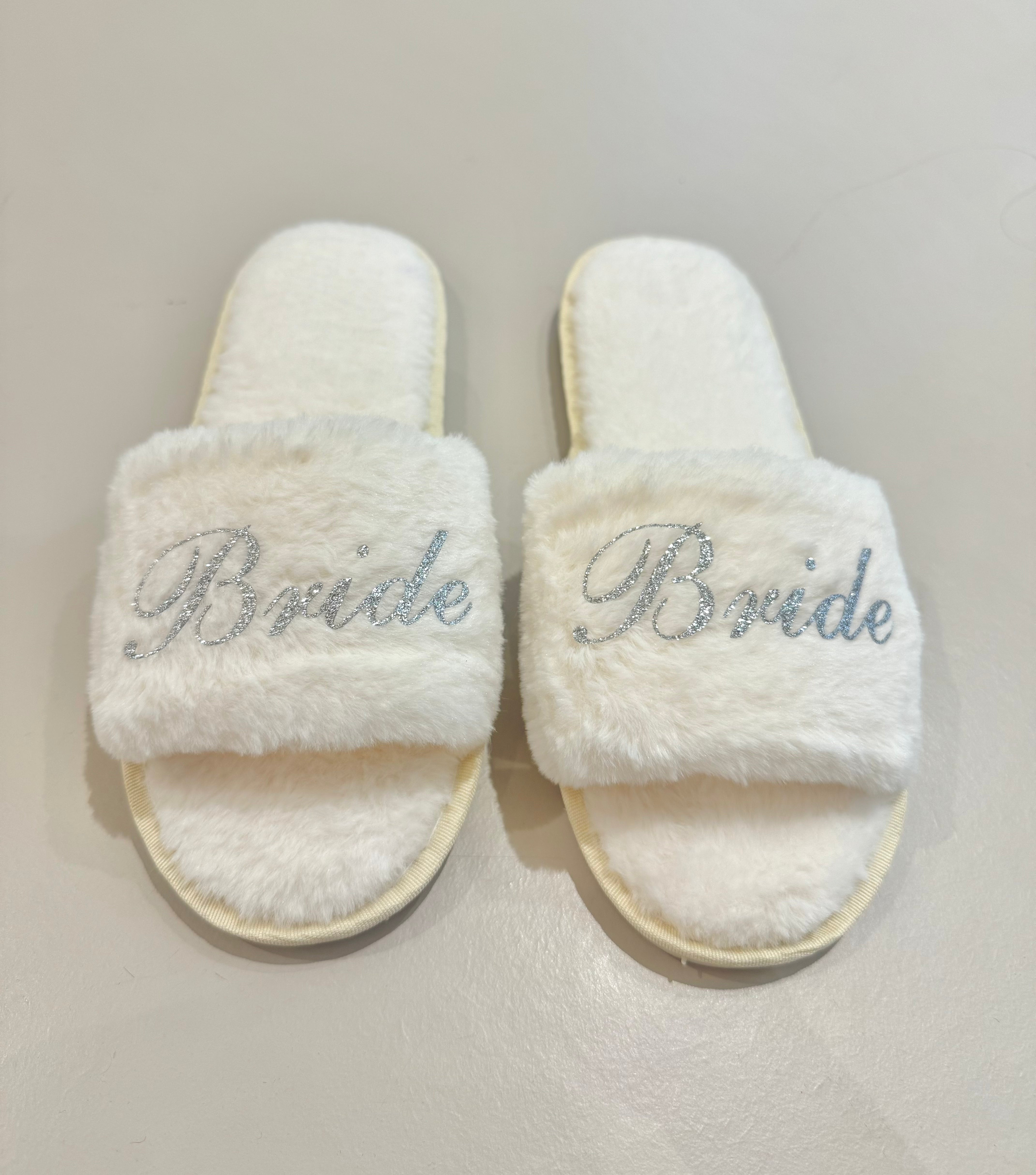 Pantuflas lisas personalizadas con vinil textil o perlas para novia.