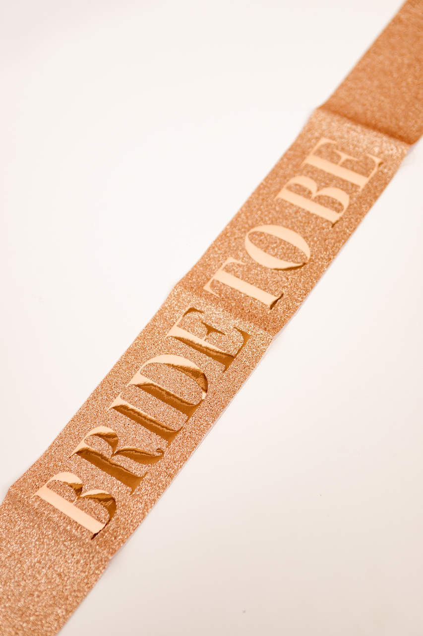 Banda Sash glitter rosegold con letra “Bride to Be”  rosegold para despedida de soltera.