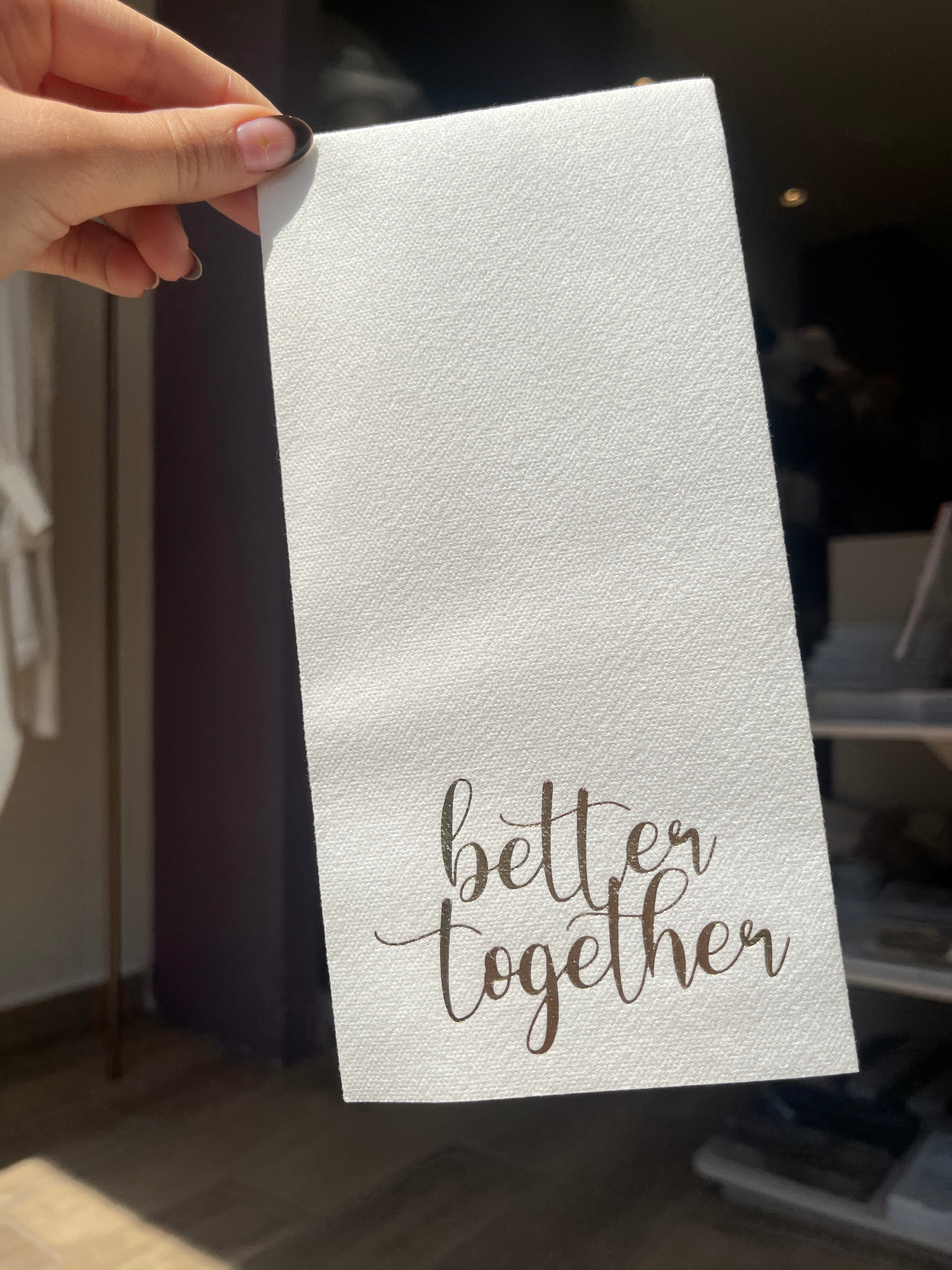 Servilletas rectangulares con foil metálico, 20 piezas por paquete.