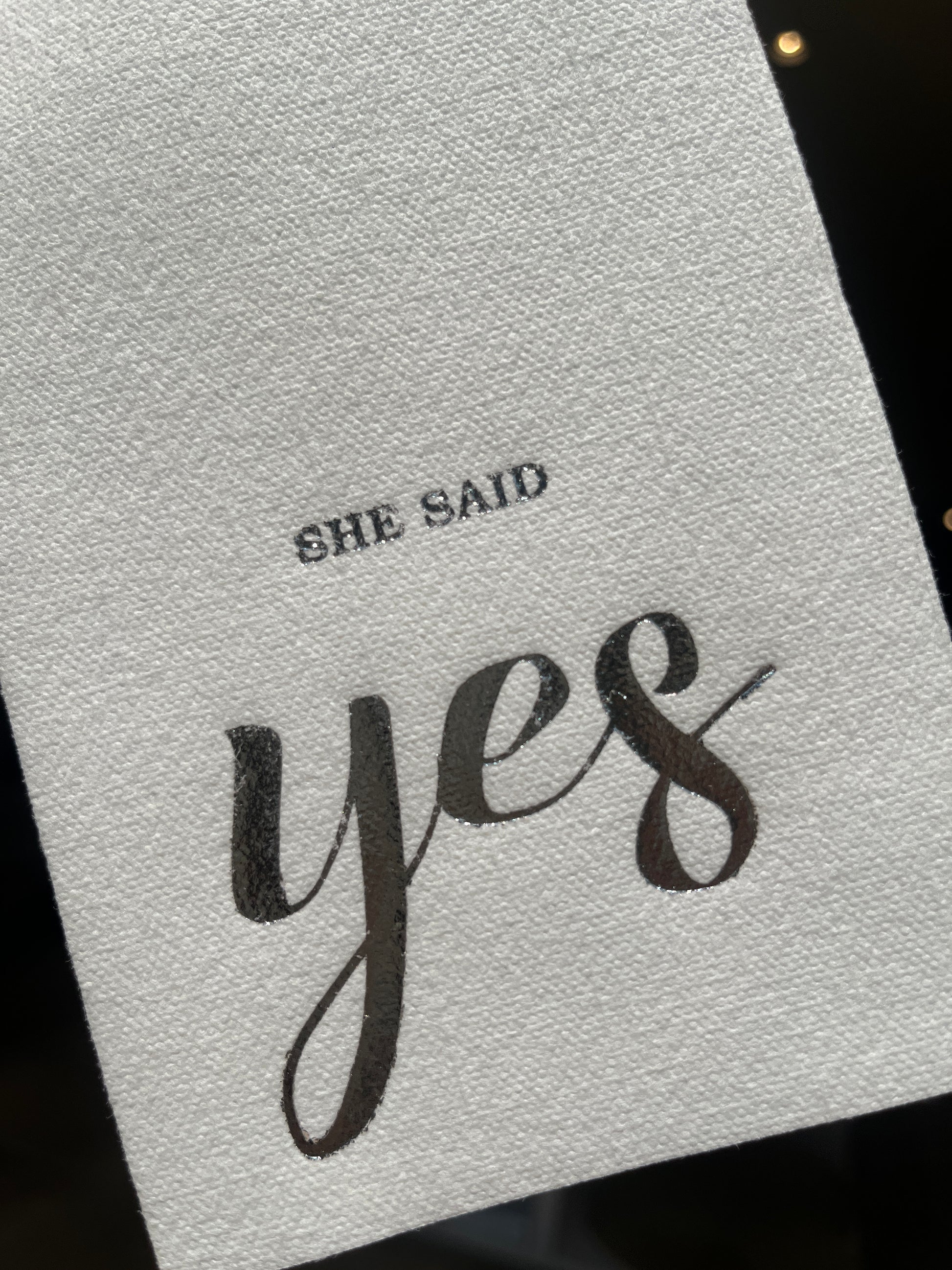 Servilletas rectangulares con foil metálico, 20 piezas por paquete.