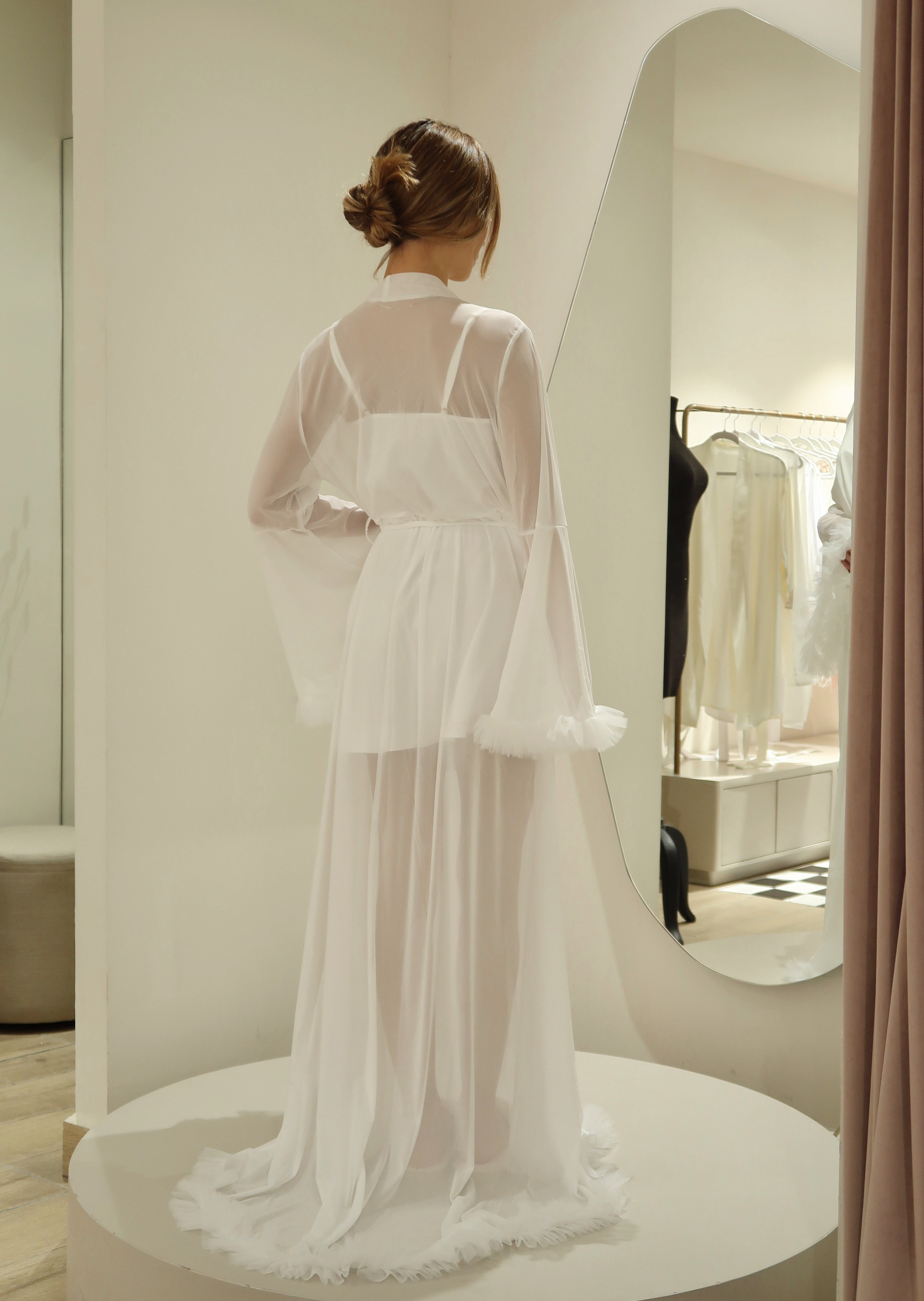 Bata Larga de Tul con Manga de Olán