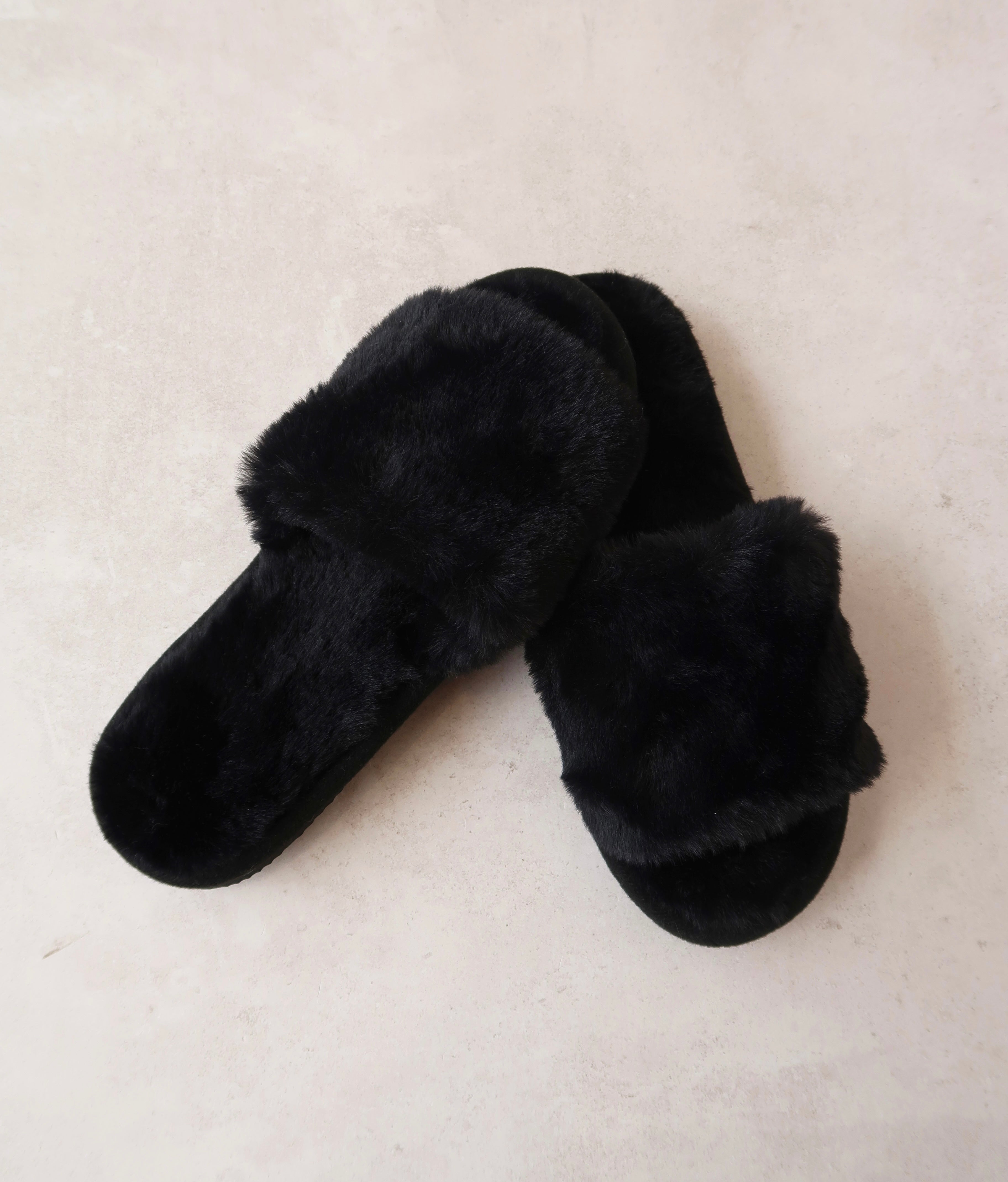 Pantuflas negras lisas
