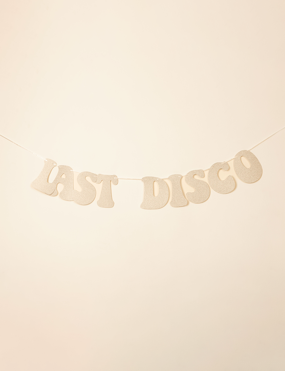 Banner plateado “Last Disco”
