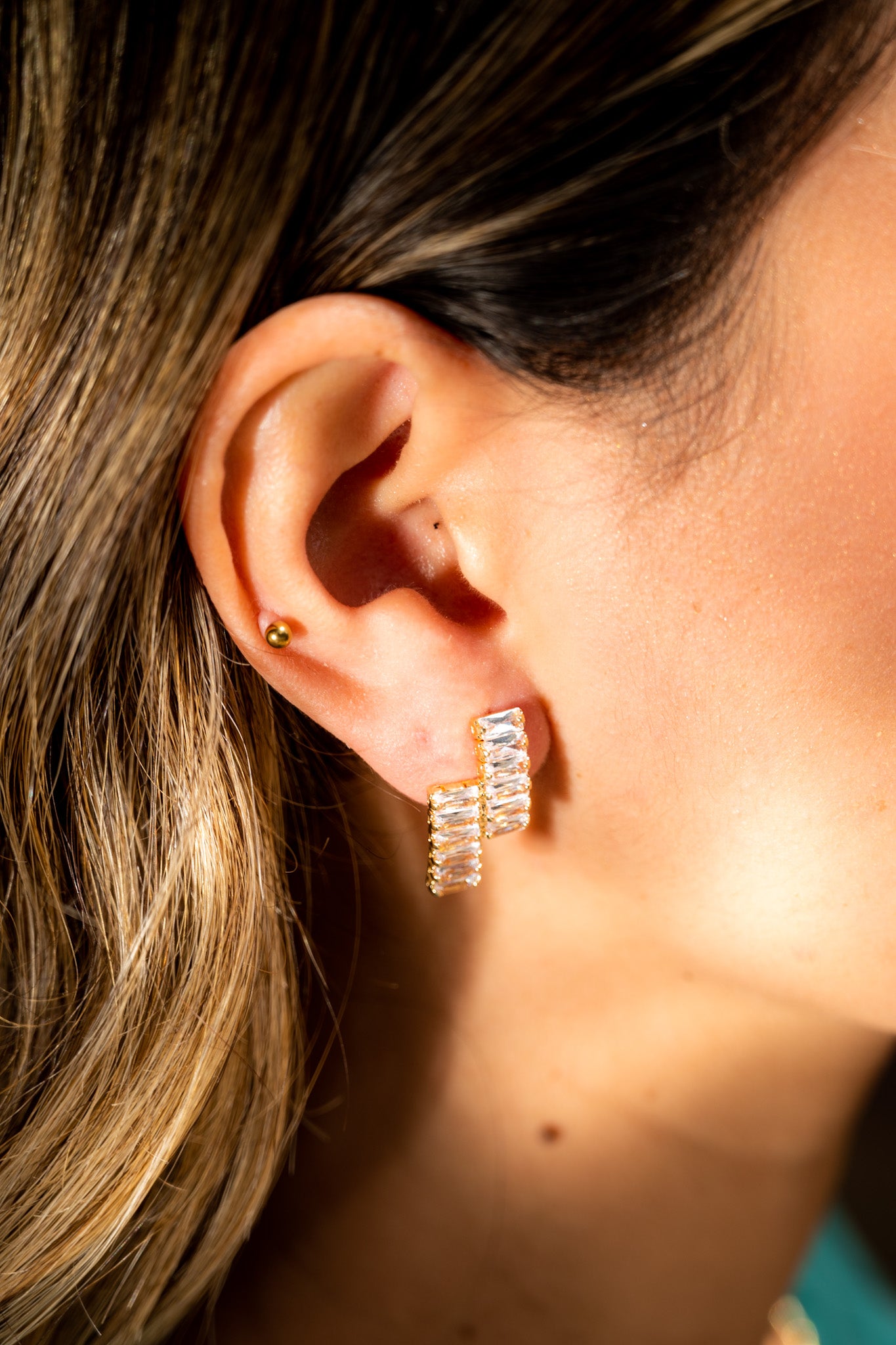 Arete Dorado con Plateado Doble
