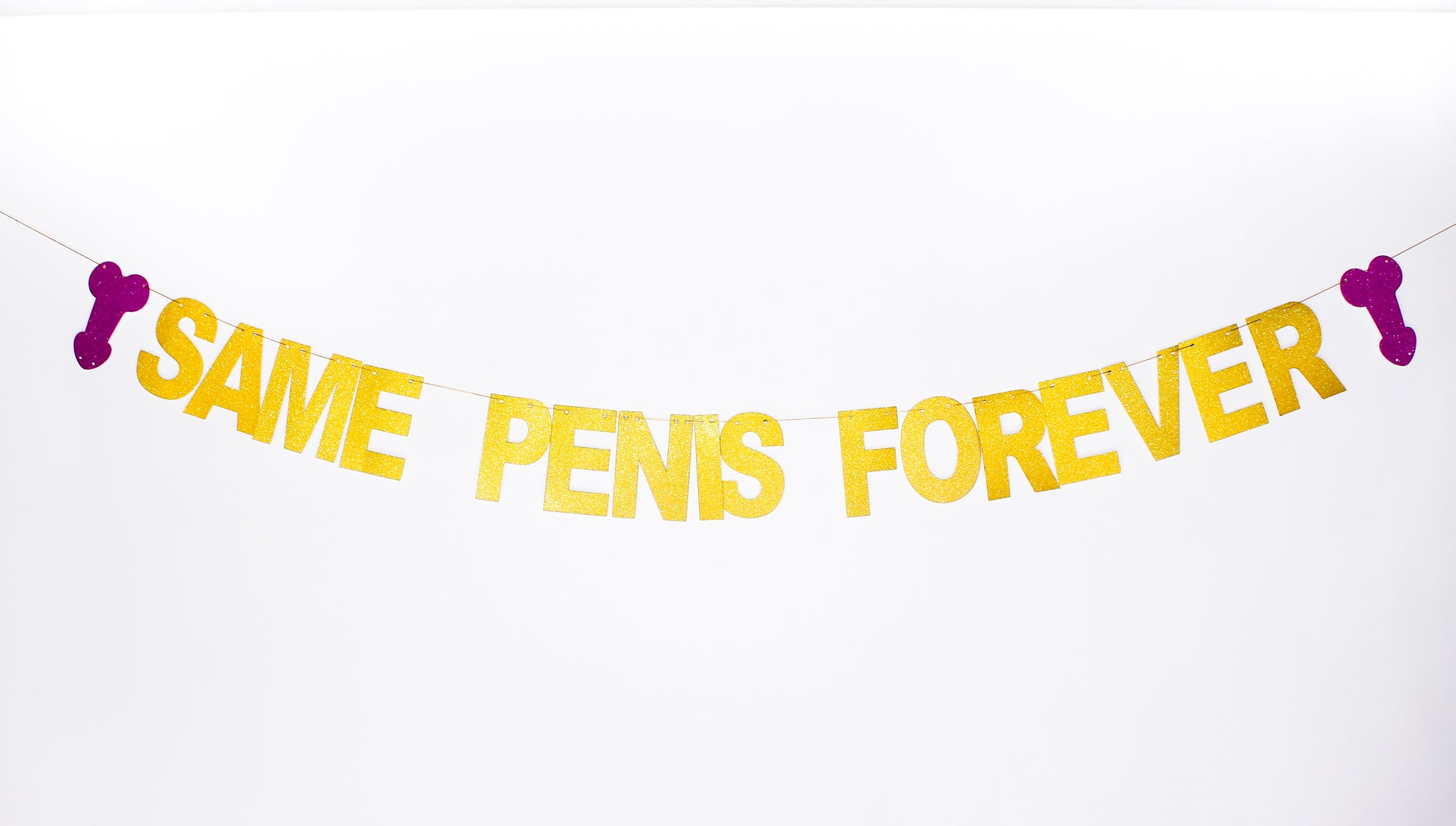 Banner "Same p*nis forever" color dorado con tipo escarcha