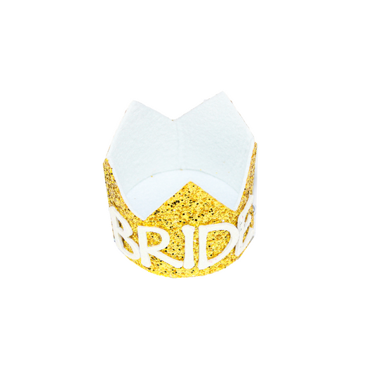 Diadema en forma de corona dorado con brillos y con texto "Bride" en blanco