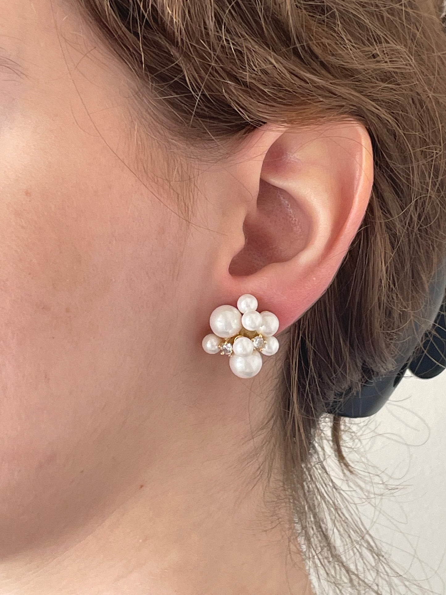 Aretes Perlitas con Brillantes Dorados