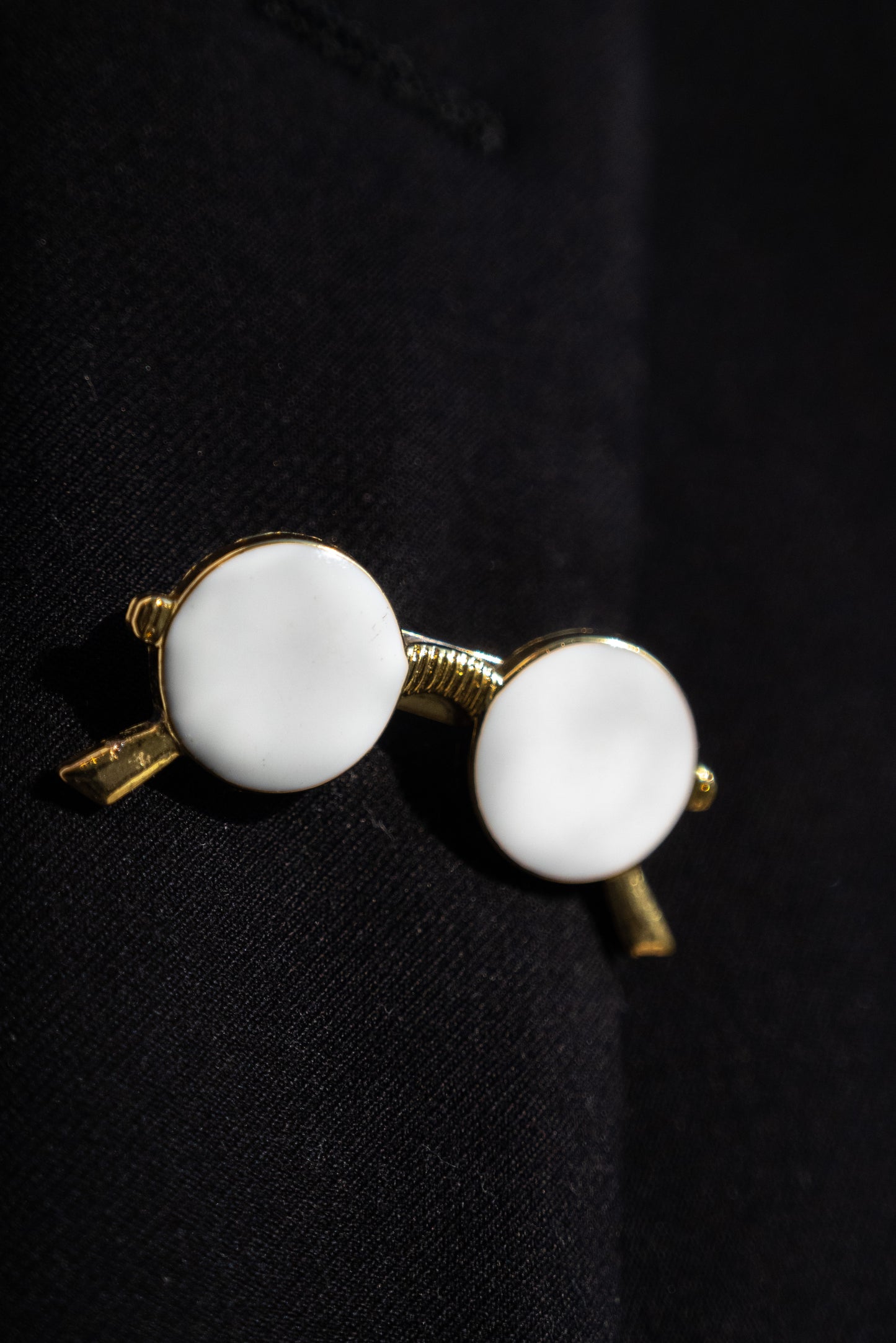 Pin Boutonniere "Lentes Blancos"
