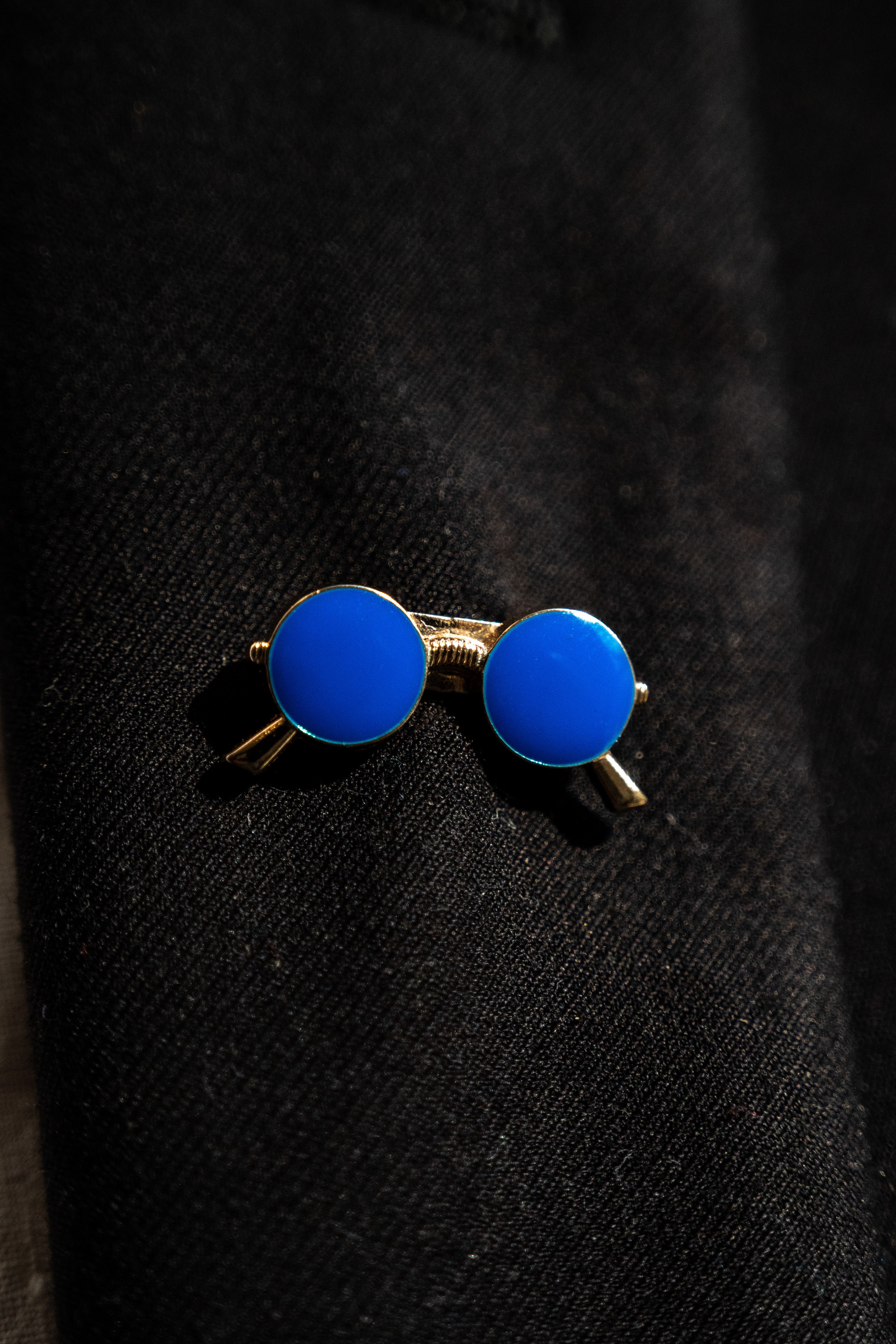 Pin Boutonniere "Lentes Azules"