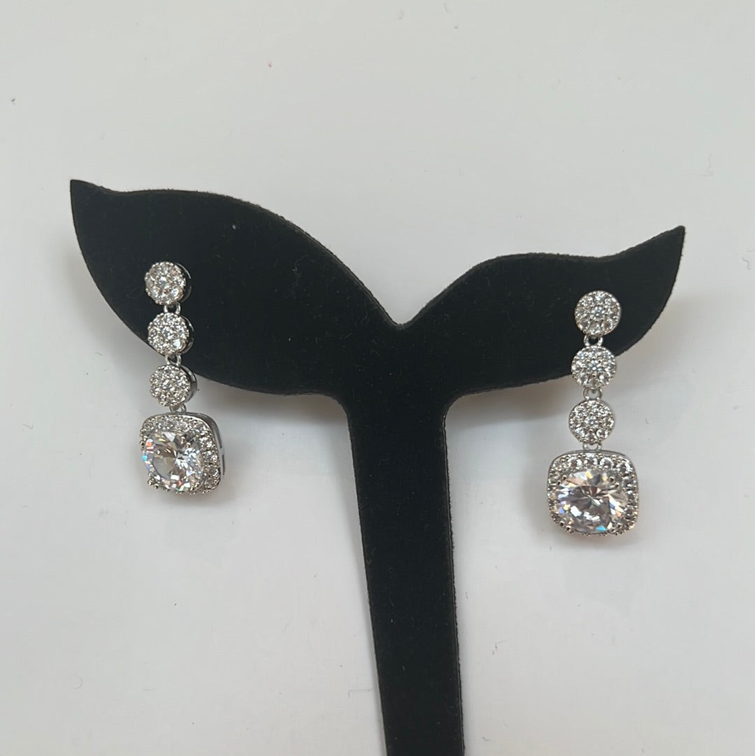 Aretes Colgantes Plateados con Circulitos