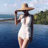 Traje de baño de una pieza completo color blanco para despedida de soltera.
